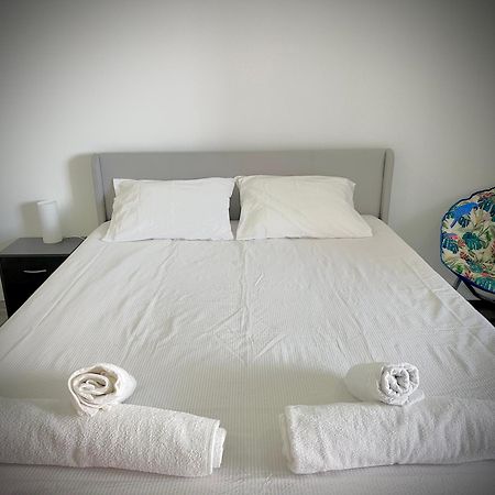 Sea View Apartment & 4 Minutes Walk To The Beach Paco de Arcos Exterior photo